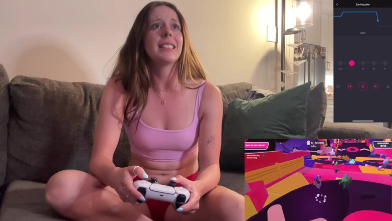 Nadia Foxx: Jogando Fall Guys com meu Lush e tentando não gozar...