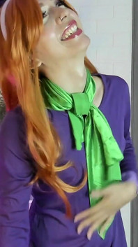 Vedere la persoana 1 - Daphne Cosplay Burping Contest cu Scooby