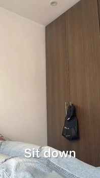 Min vän och jag njuter av hans fetisch att förnedra mig med sina fötter och sin läderjacka