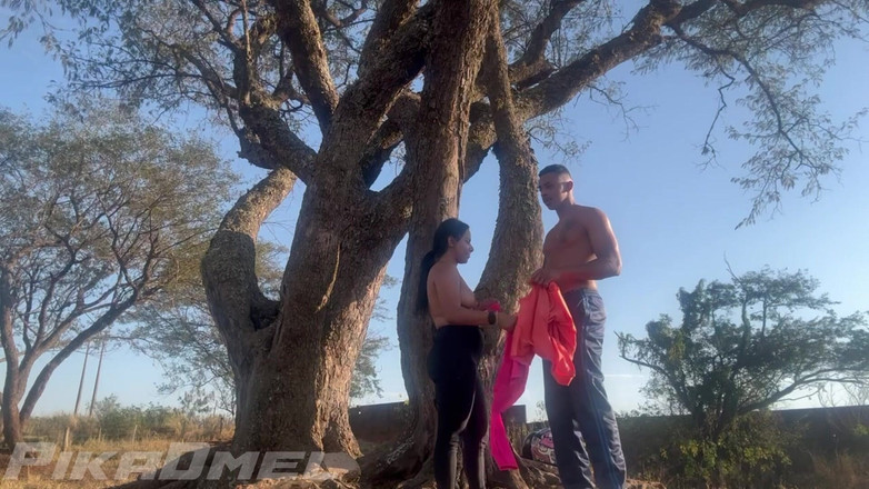 Jhonny Punp: Ma cousine coquine m’a proposé de la baiser en public...