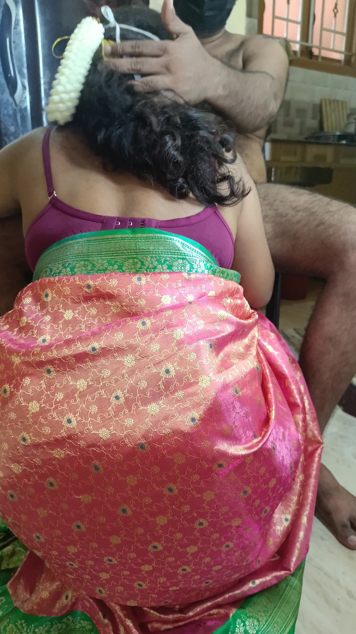 Laxi ammu: Ibu rumah tangga lagi asik nyepong kontol dan ngentot sambil...