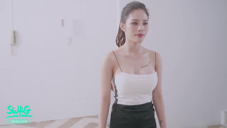 SWAG.live: Sexy roboter unter meiner vollen kontrolle