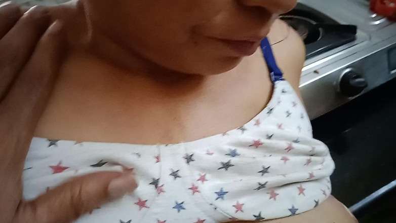 Anar Kali: Cheamă servitorul bhabhi sexy să-i fută pizda, pizda fierbinte, țâțele, sfârcurile.