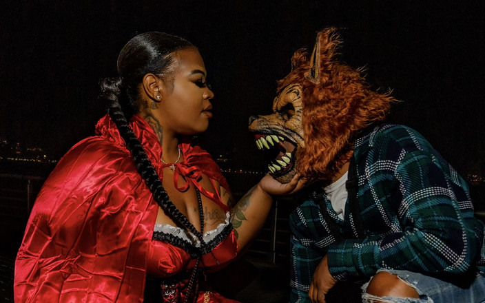 Devindrills: Wolf besar teruk menemui tudung robin merah kecil