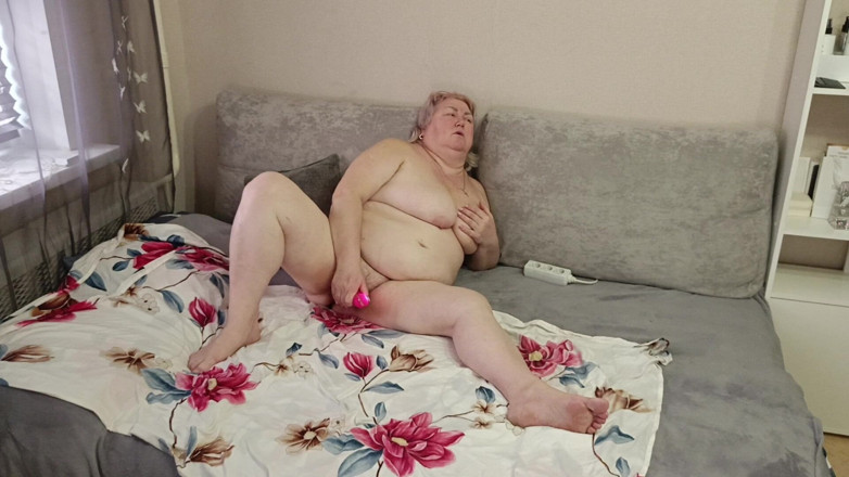 Zona901: Соковита м'ясисті пизда і велика дупа і величезні цицьки сусіда