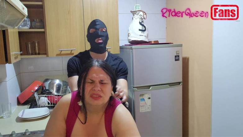 Riderqueen: Video's voor fans: een gemaskerde jongeman neukt me in de...