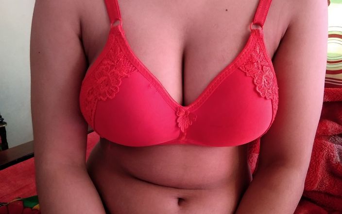 Kaleonjoybd: O doamnă sexy își arată corpul sexy