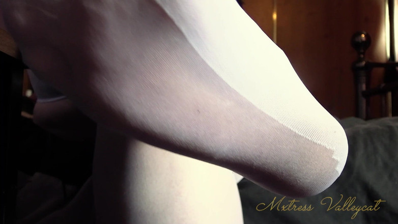 Mxtress Valleycat: Silken Stocking Snare