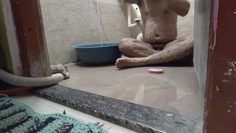 LovedSunsine1990: Chi vorrebbe fare un bagno nudo con me?