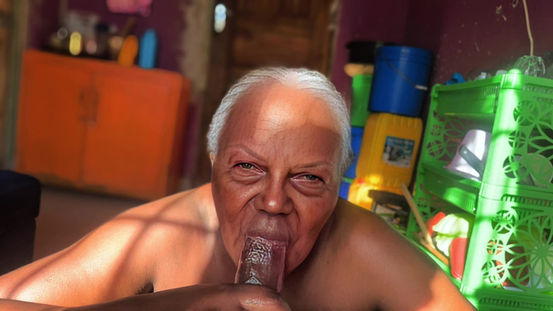BongoXXX: Âm hộ của bà già bbw vú to hứng tình ướt át