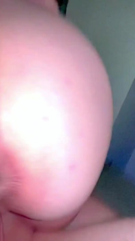 Fat Ass White Girl with a Fat Pussy Gets Creampied