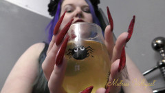 Mxtress Valleycat: Zvrácená královna jablečná šťáva