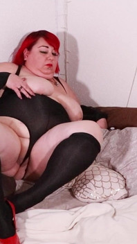 Bonita em Vermelho e Preto Blancagirlbbw Esses Saltos!