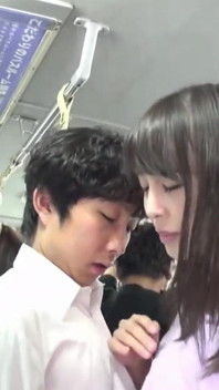 Istri nakal ini memekku di bus yang penuh sperma. - c