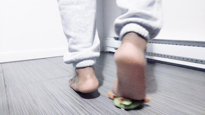 Soft Soleman: Aku bermain dengan plushes, berdansa (2025)