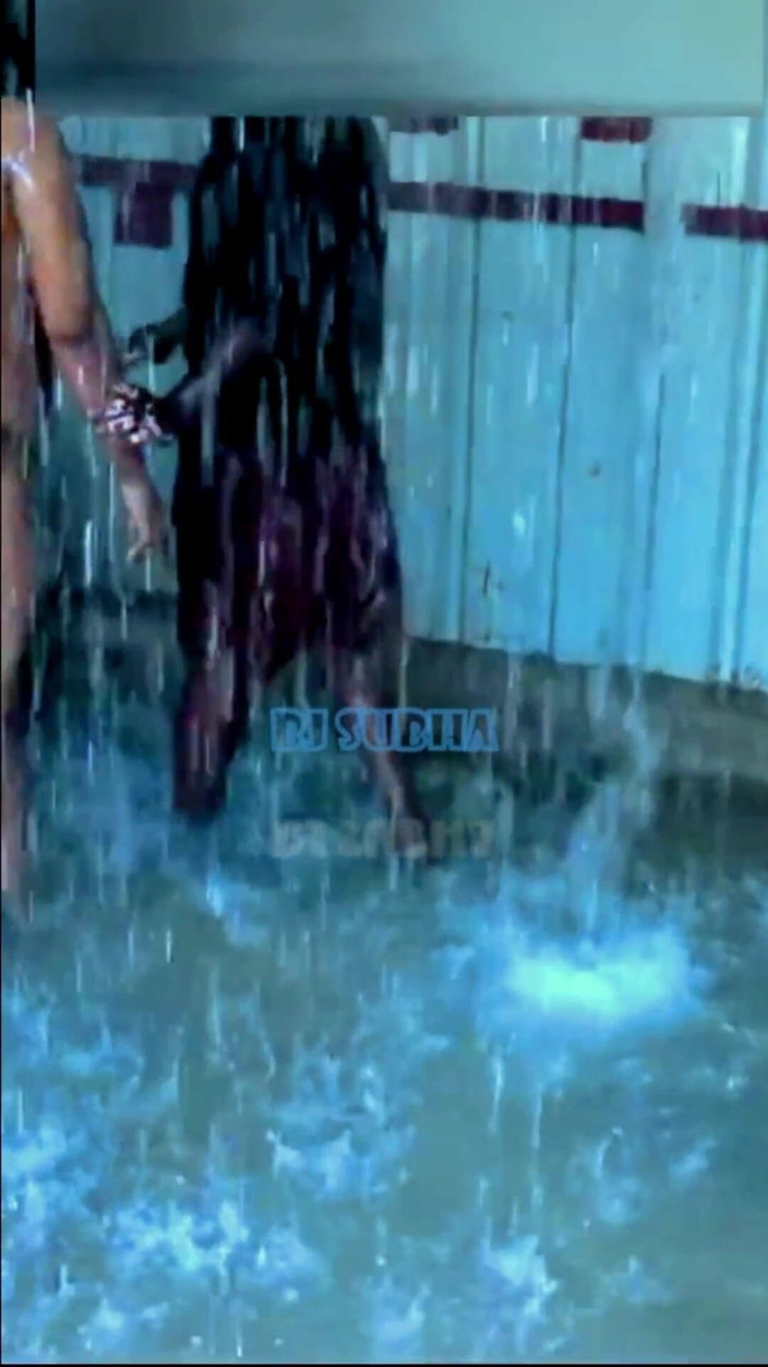 BJ Subha: Subha baise sous la douche