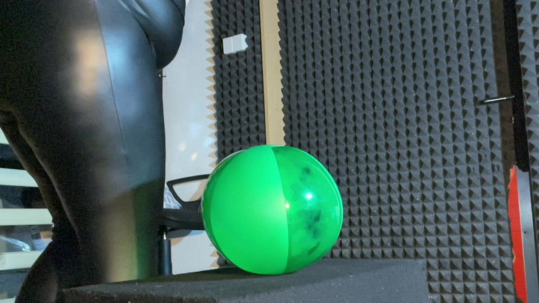 BeachBallsDuo: Tetona y dragón aplastando 6 bolas de playa