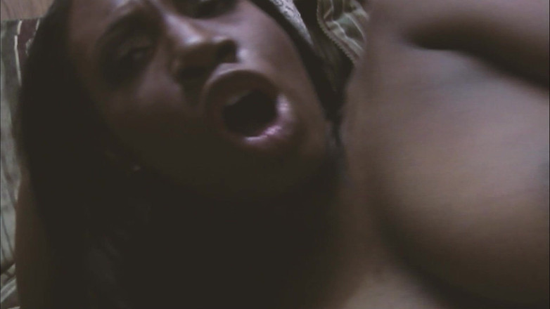 DARVASEX: MAME SEXY DEZLĂNȚUITE 2_GORGEOUS NEGRESĂ ZVELTĂ CU CUR MARE ARE PARTE...