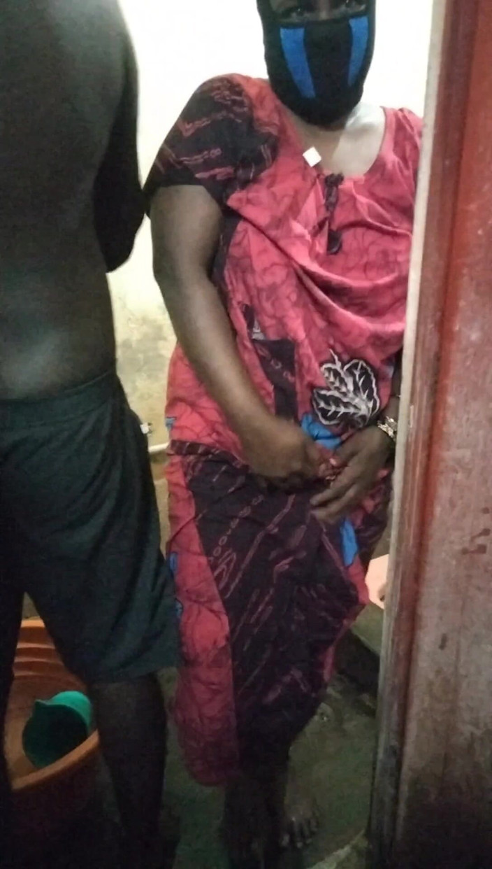 Benita sweety: Горячее купание со своей подругой в тамильском селе