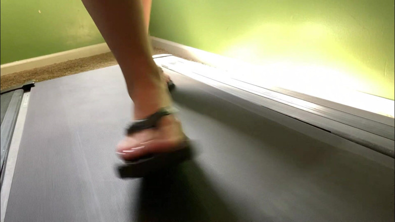 footivities: Piedi in infradito sul tapis roulant - I piedi di Ivys