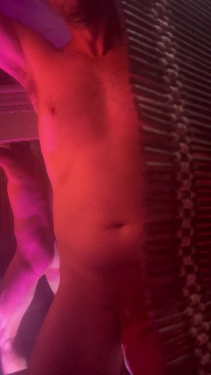 Disb33: Le mec le plus sexy se masturbe et jouit
