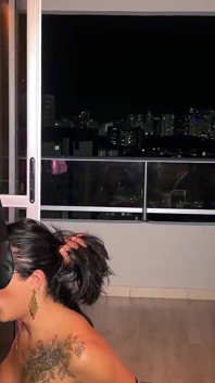 Beni sallanırken gördükten sonra ateşli adam bekleyemedi ve beni sikti
