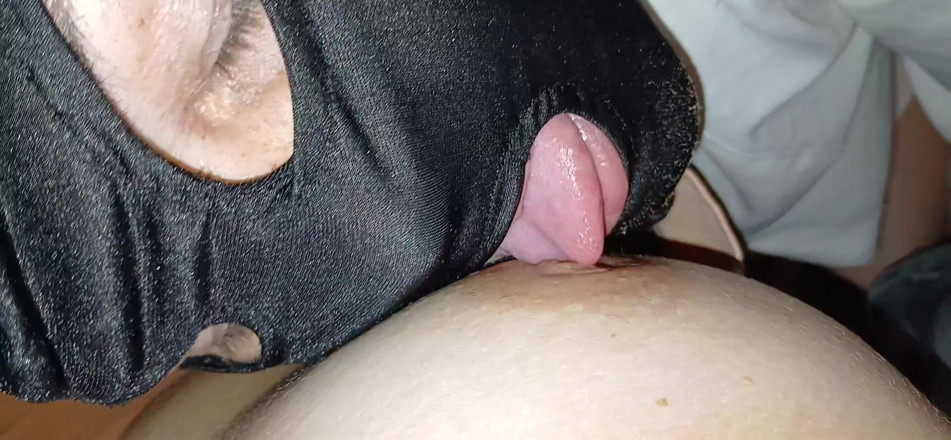 Lesbian-candys: 本物の看護師と病院の部屋でホットなレズビアン3Pを