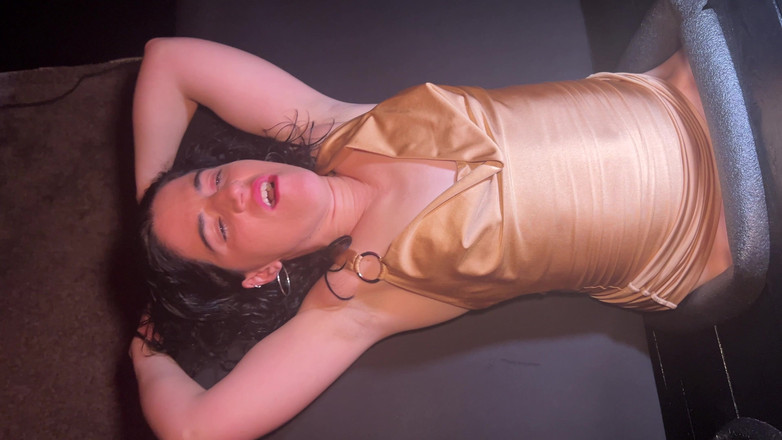Cliff Media: Video Completo - Escritorio De Servicio Al Cliente Gloryhole: Maquillaje De...