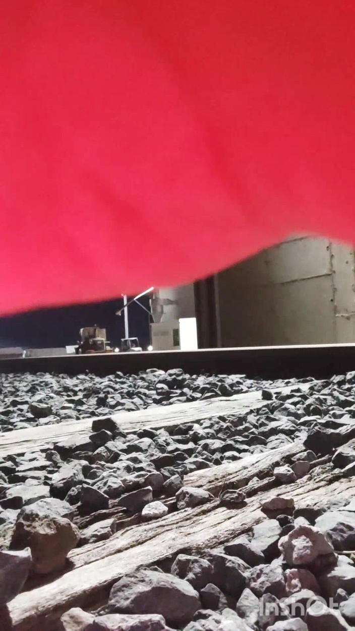 Morbosete000: tren ki patriyon par nagn aur mootna