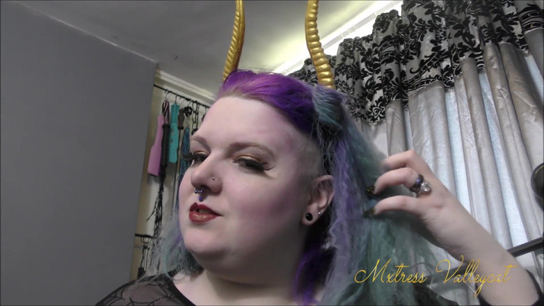 Mxtress Valleycat: Demonic nail tapping