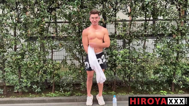 HiroyaXXX: М'язистий азіатський тетуро трахає дені голодну дірку