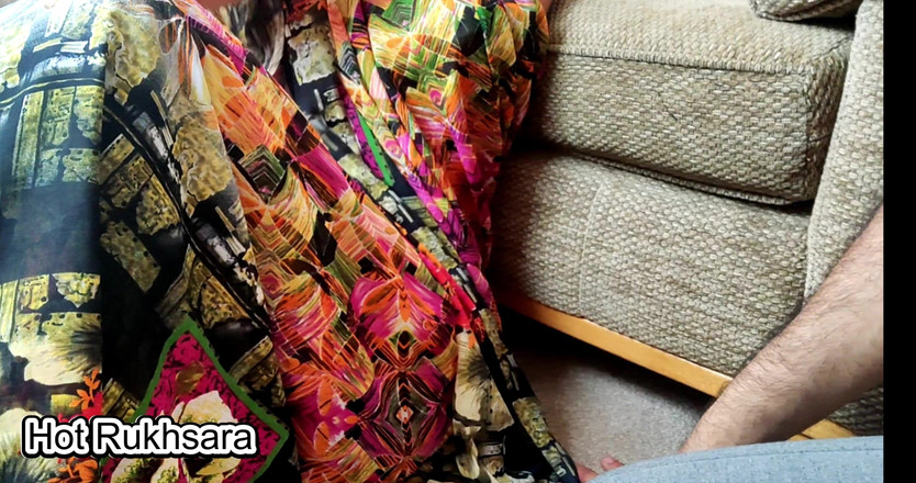 hot_rukhsara: Desi sexy Bhabhi leerde haar stiefbroer een seksles Hindi-audio