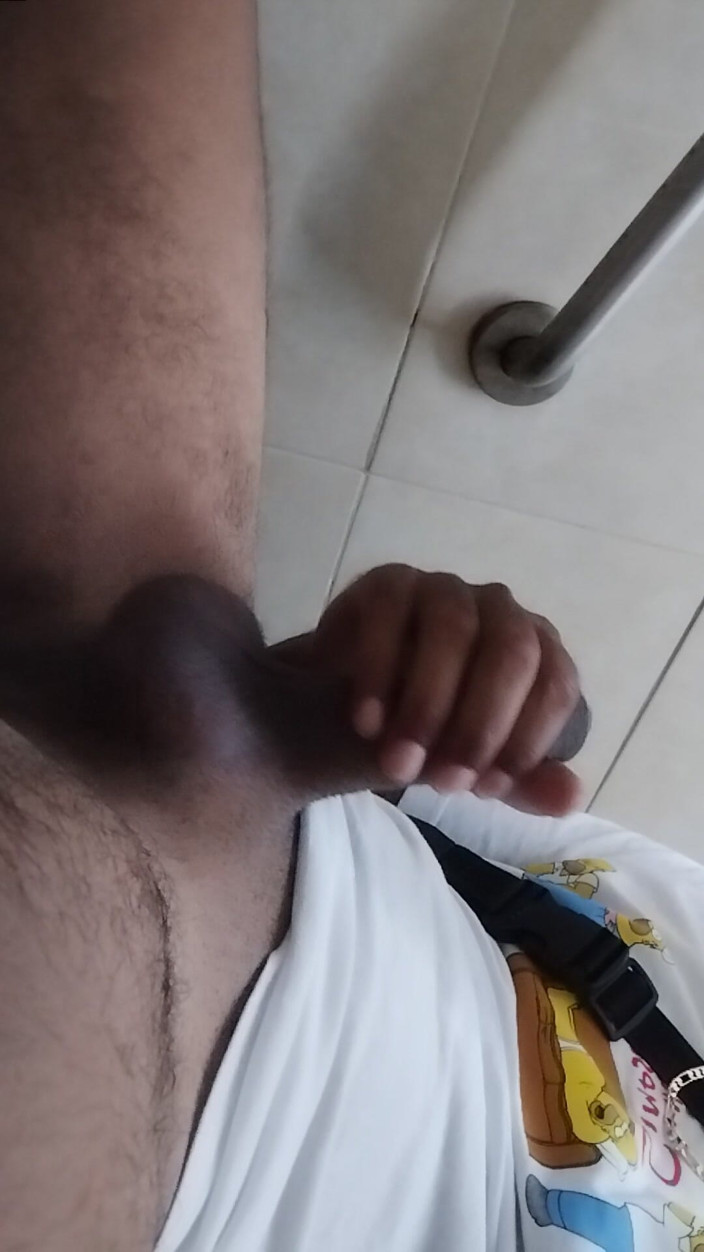 AlexAlejandro13: Vorrei che una donna mi catturasse in un bagno