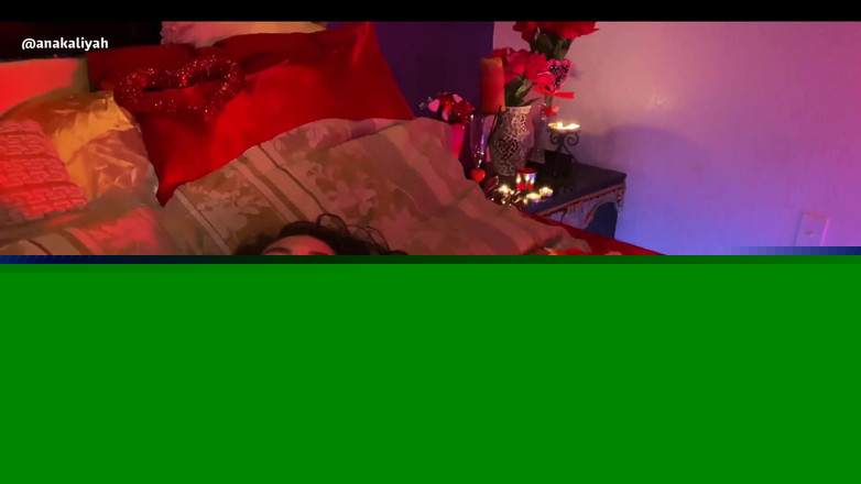 Anakaliyah: Nhớ những gì chúng tôi đã làm tối qua. U muốn...