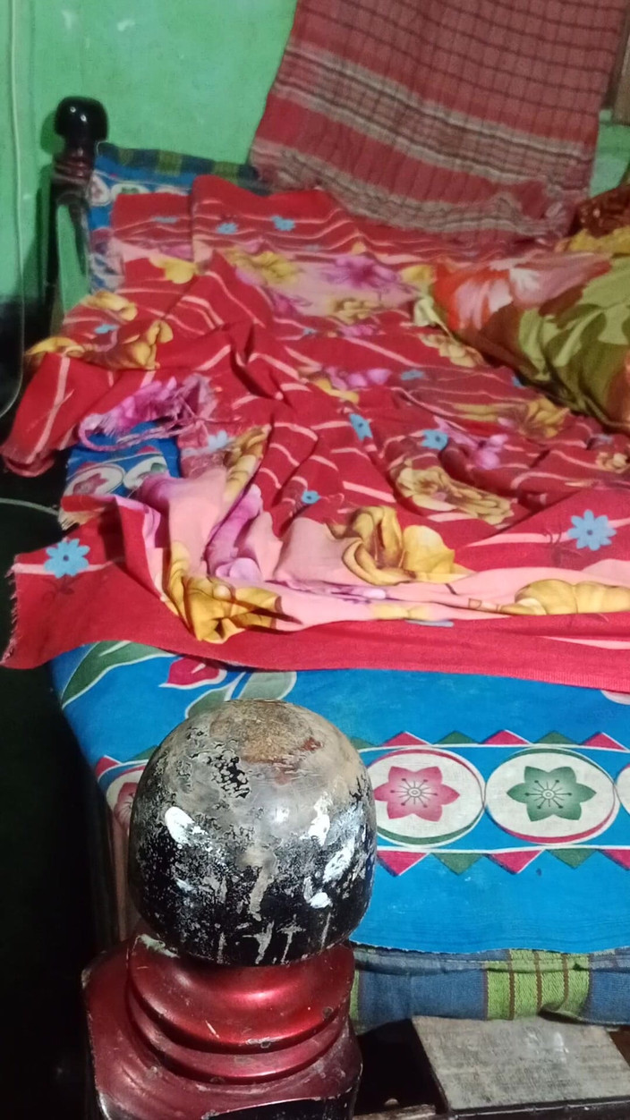 Desimombd: Un mari et sa femme bangladais baisent dans une maison...
