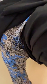 Büyük götlü seksi desi hizmetçi yatağın altında sıkıştı