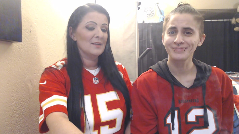 Abby Anna: Fumando a mi novia lesbiana