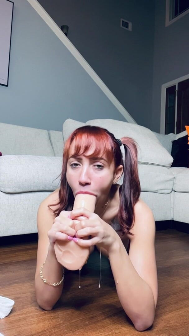 Yinbebecita: Tiny Slut Takes Huge Dildo and Fist Before Squirting Like...