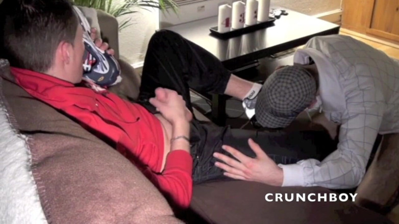 Sneaker gay: Sneaker submission at home with a scally boy