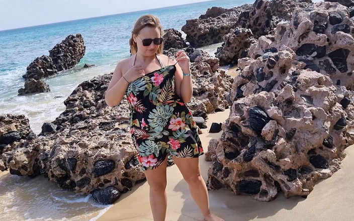 Lina Mila: Venkovní pláž chcaní s kundičkou!