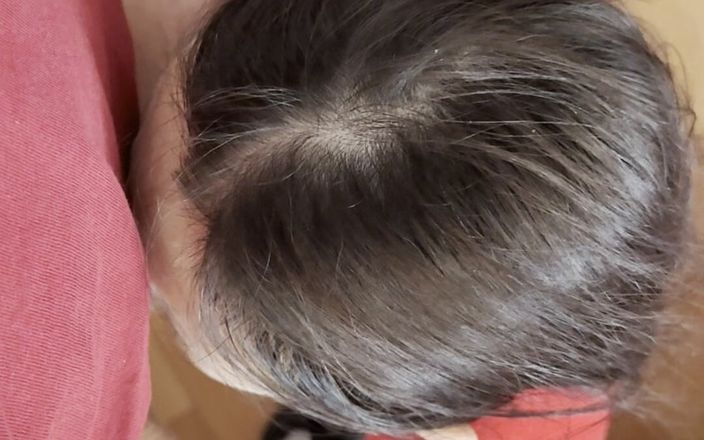 Lesbian-illusion: Mijn minnaar likt mijn poesje en masturbeert tegelijkertijd haar poesje