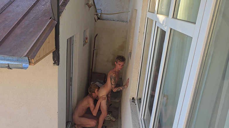 Max Gen: Backstage Caught a Guy with a Big Dick Looking at...