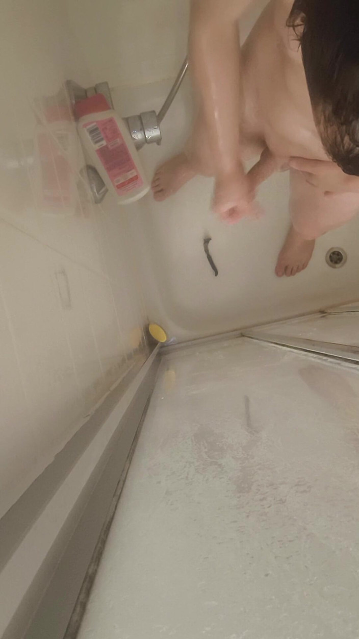 JanineLang: Orgasmo durante o banho e a barba