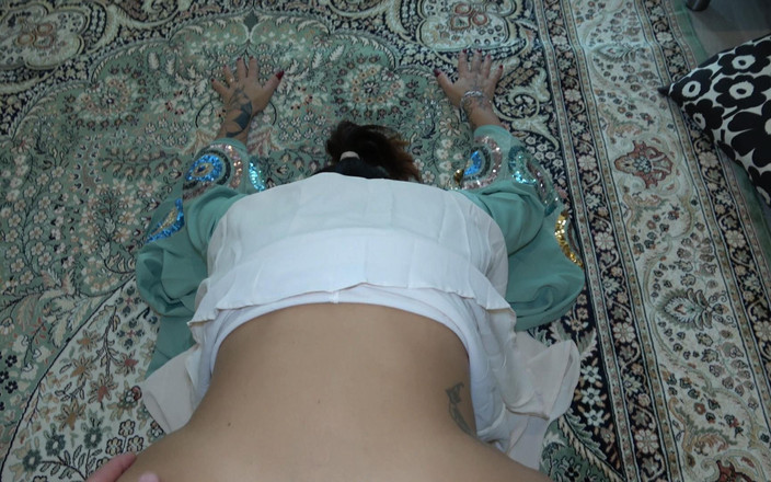 Amateur Homemade Porn: 欲求不満なアラブの継母が19歳の継息子とセックスする