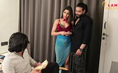 Ballerino di bar sesso appassionato con il cliente! Porno indiano!