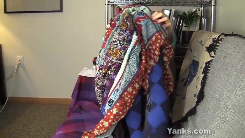 Yanks: Yanks babe Layla Grace masturbates her hairy twat