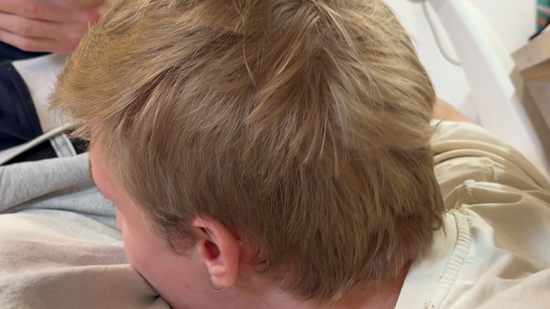 Max Gen: Bagian 1: Pria Mengisap Teman Besar Dan Kemudian Duduk Di Atasnya