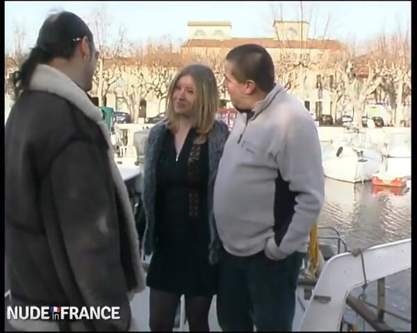 La France a Poil: Young Flo es tan guapa que su marido la ofrecerá...