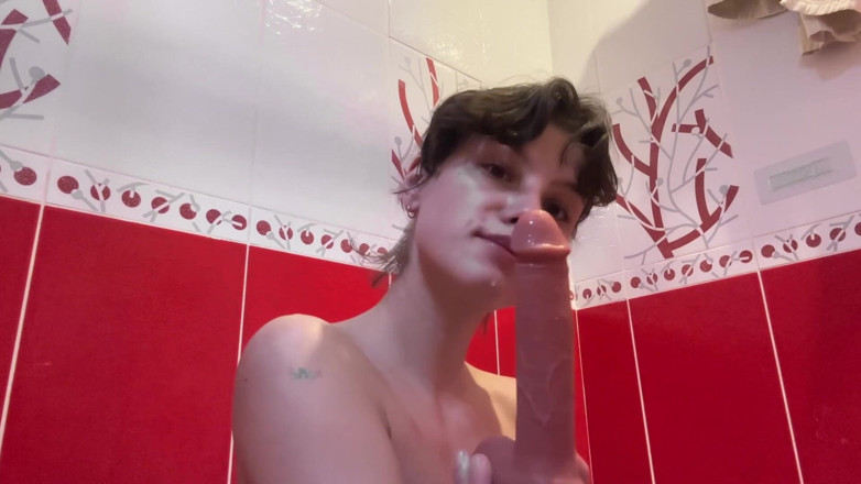 Karafuto404: Bezwete dildorit onder de douche