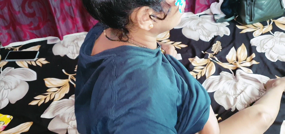 Desi_partycapal: Pooja pensa che sia sesso, ma guardalo.